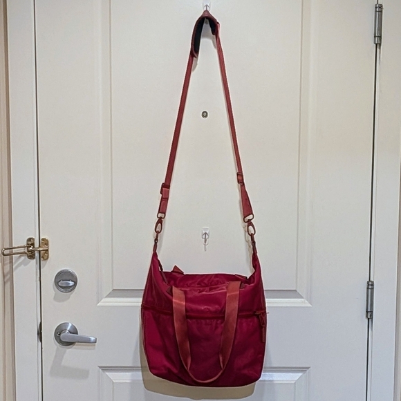 Fwd Handbags - GUC FWD Forward With Design Maroon Expandable Tote Bag